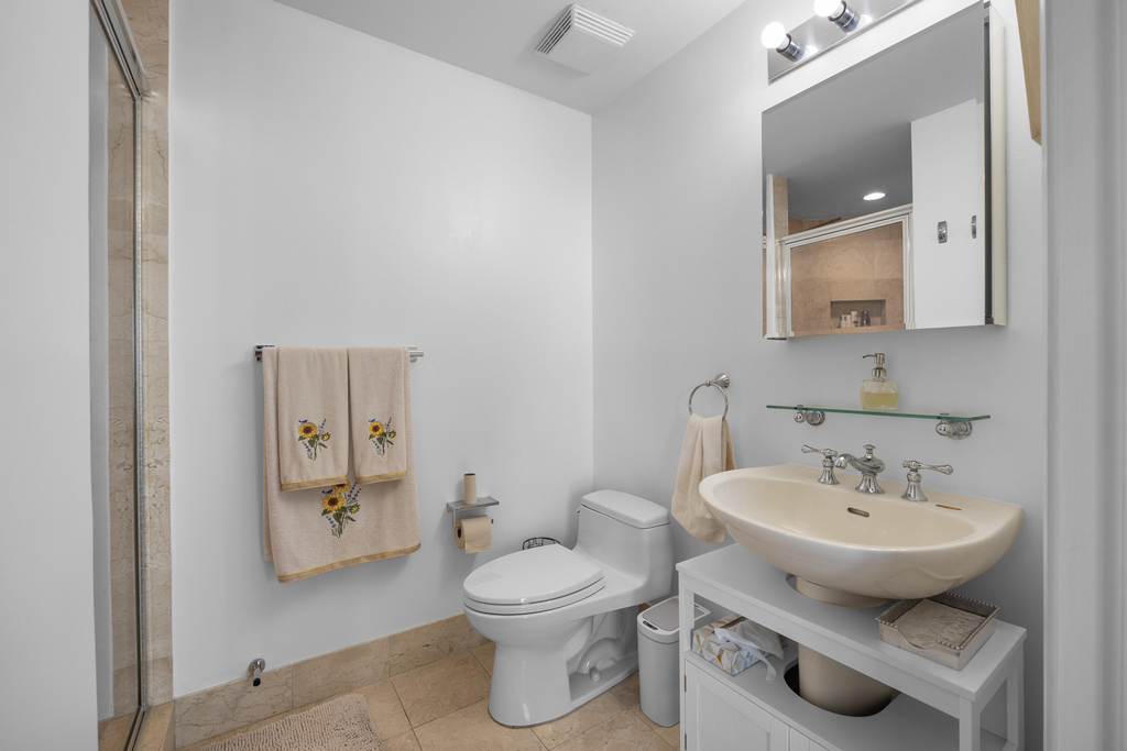 111 Se 8th Avenue - Photo 3