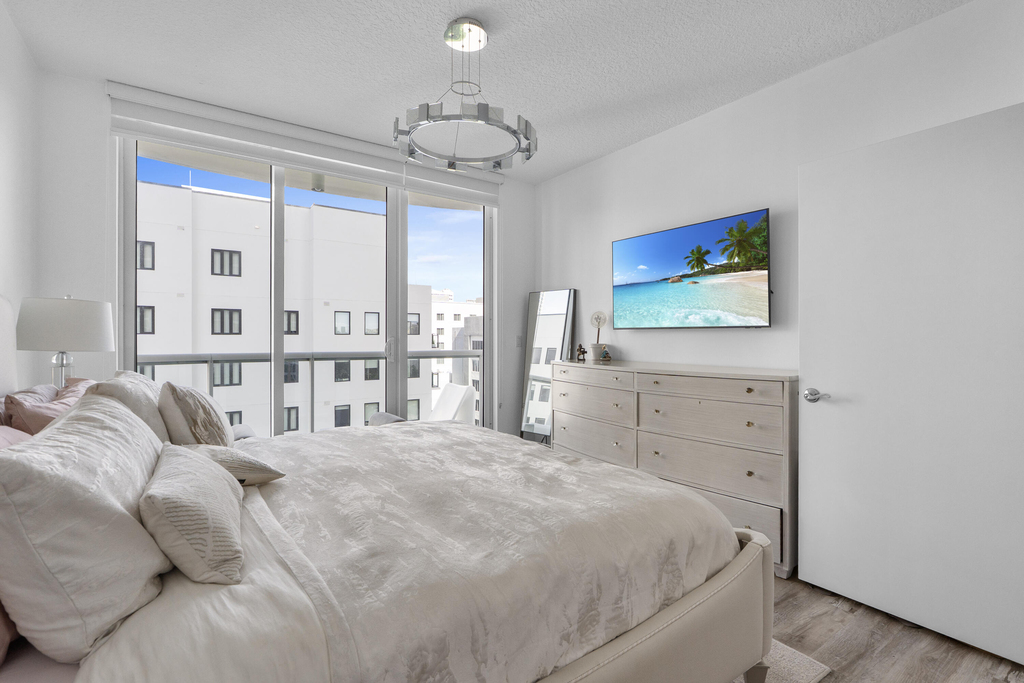111 Se 8th Avenue - Photo 1