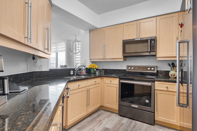 111 Se 8th Avenue - Photo 10