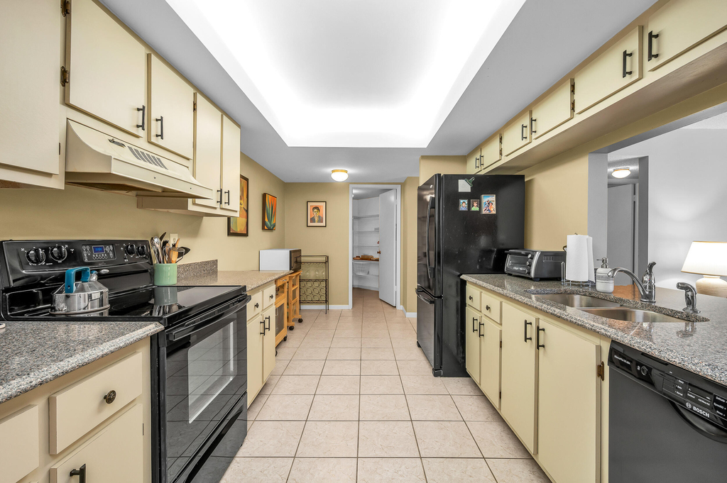 2255 Lindell Boulevard - Photo 9