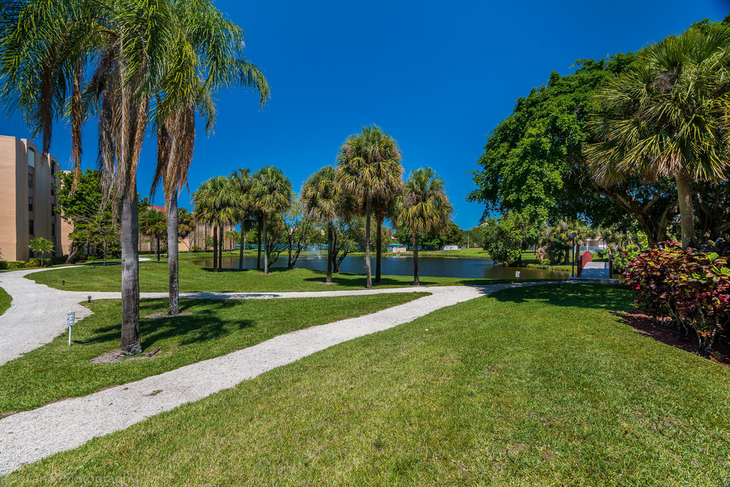 2255 Lindell Boulevard - Photo 26