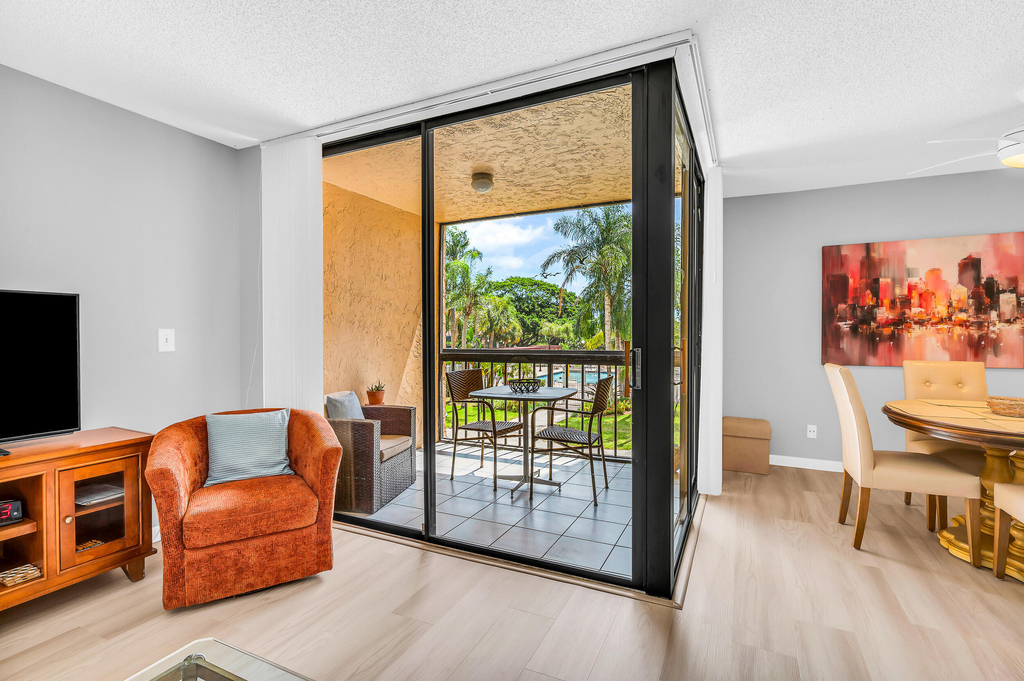 2255 Lindell Boulevard - Photo 8