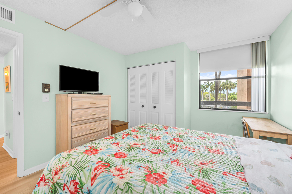 2255 Lindell Boulevard - Photo 15