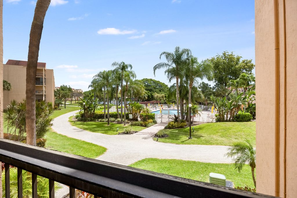 2255 Lindell Boulevard - Photo 34