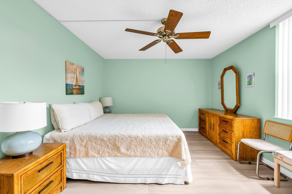 2255 Lindell Boulevard - Photo 35