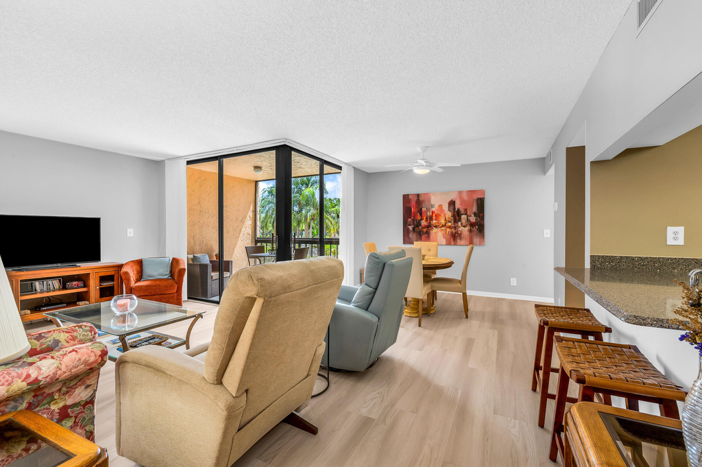2255 Lindell Boulevard - Photo 5