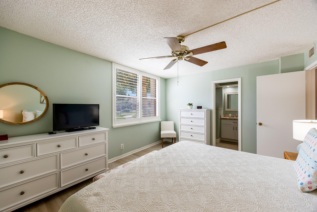 2255 Lindell Boulevard - Photo 37