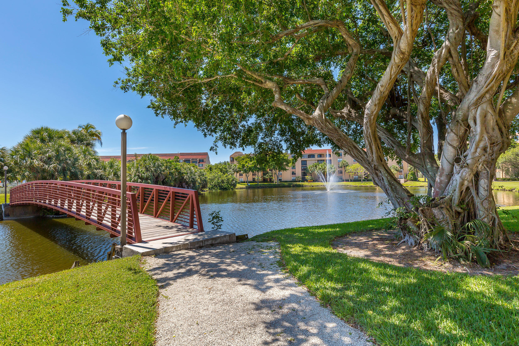 2255 Lindell Boulevard - Photo 23