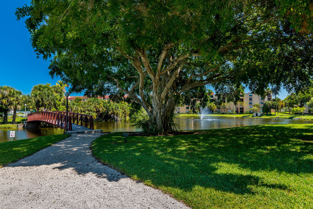 2255 Lindell Boulevard - Photo 25