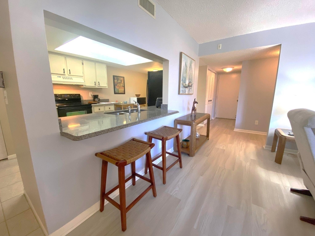 2255 Lindell Boulevard - Photo 11