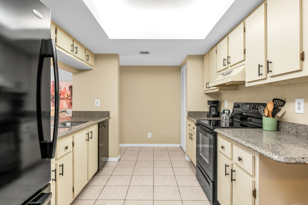 2255 Lindell Boulevard - Photo 10