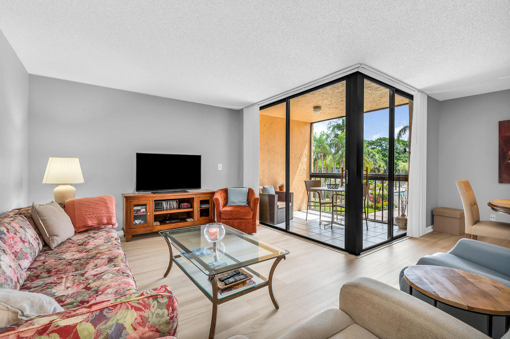 2255 Lindell Boulevard - Photo 2