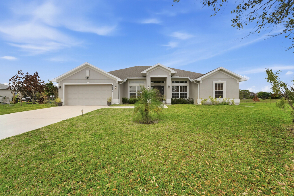 5923 Nw Brianna Court - Photo 0