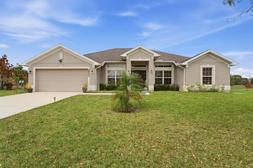 5923 Nw Brianna Court - Photo 1
