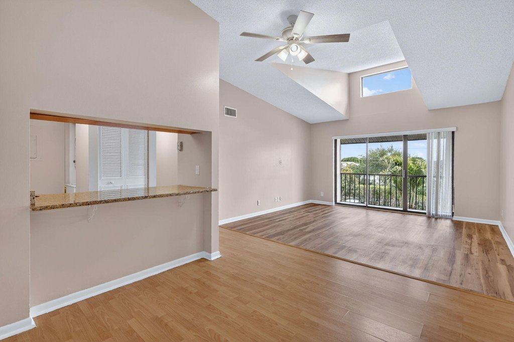 624 Sea Pine Way - Photo 4