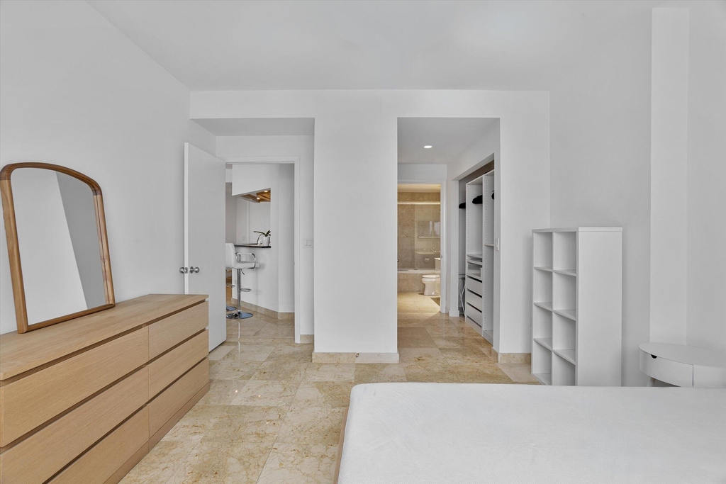 801 Brickell Key Boulevard - Photo 18