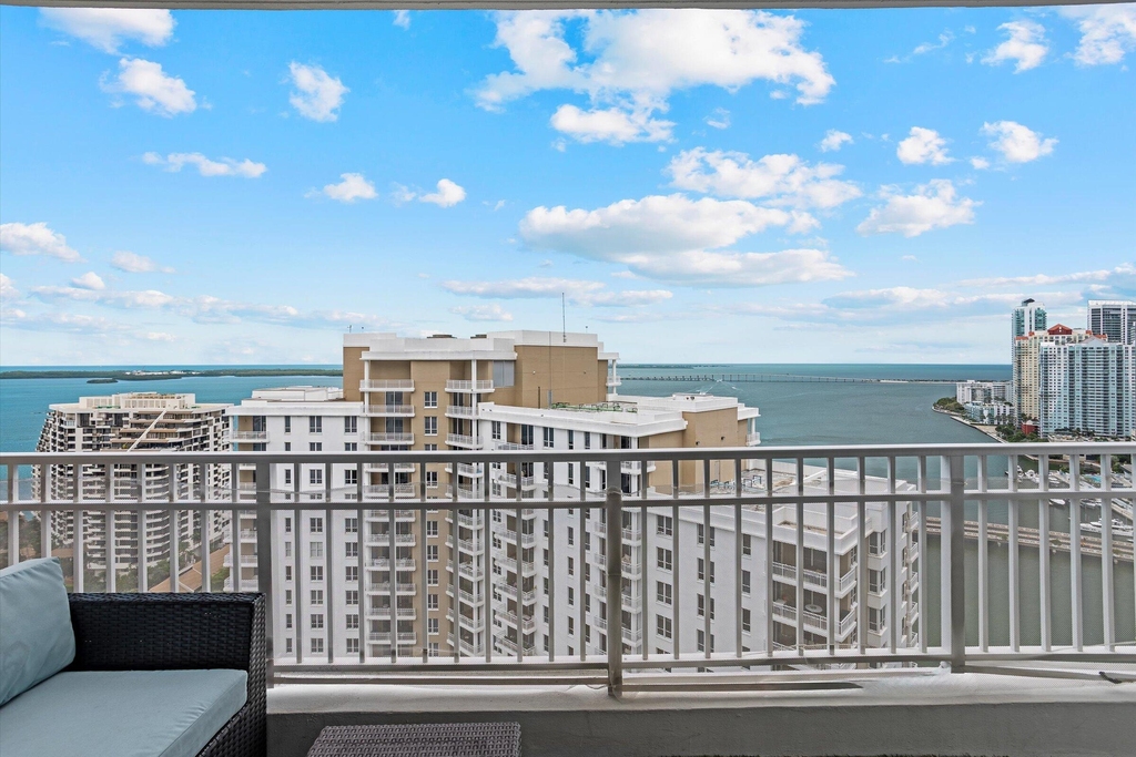 801 Brickell Key Boulevard - Photo 2