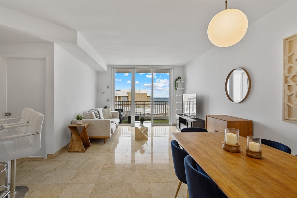801 Brickell Key Boulevard - Photo 4