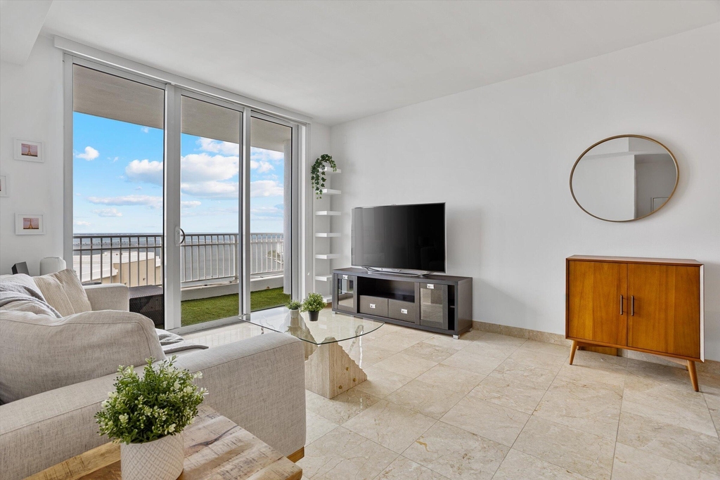 801 Brickell Key Boulevard - Photo 6