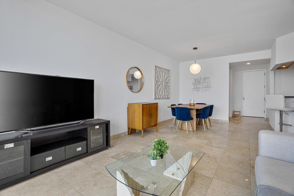 801 Brickell Key Boulevard - Photo 9