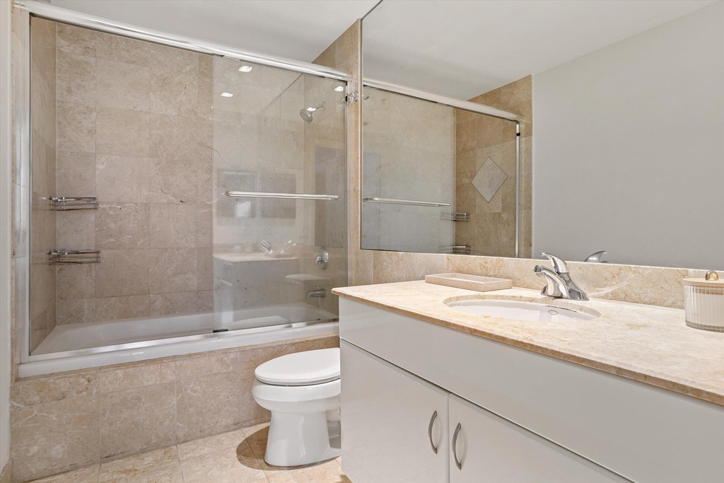 801 Brickell Key Boulevard - Photo 20