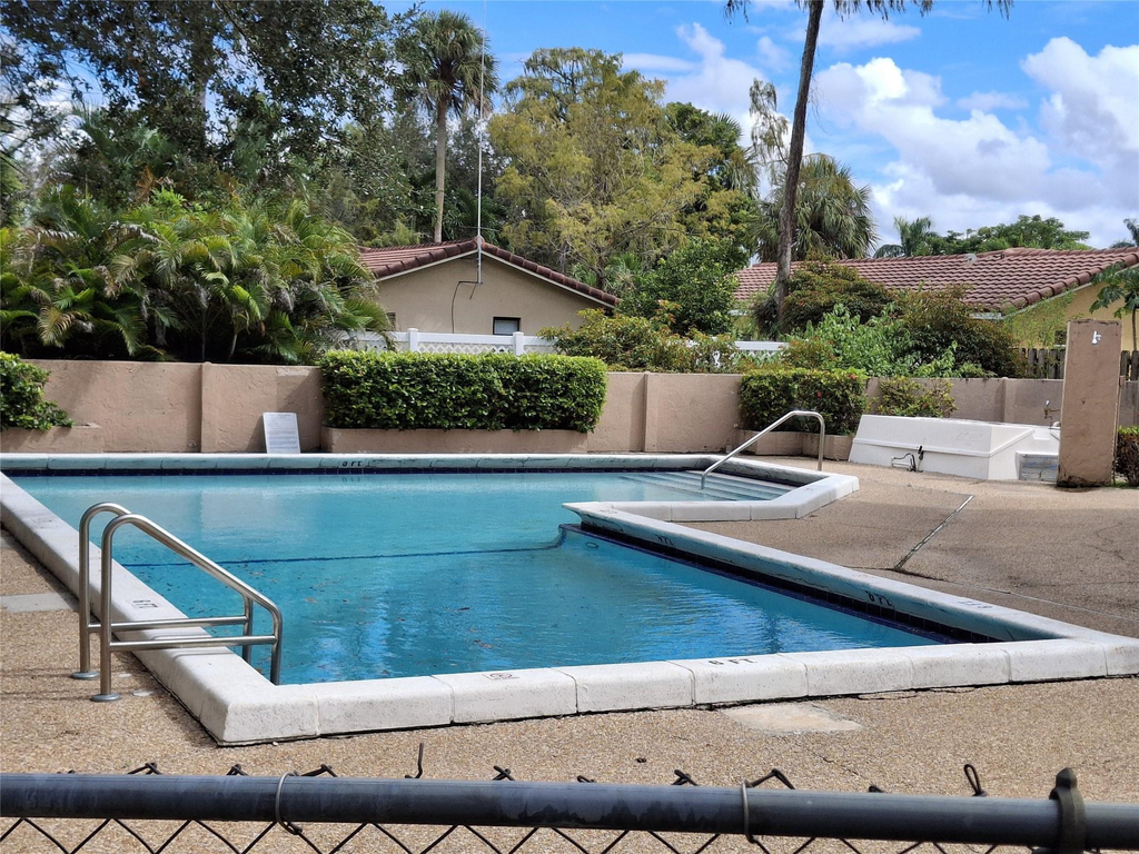 8763 Shadow Wood Boulevard - Photo 17