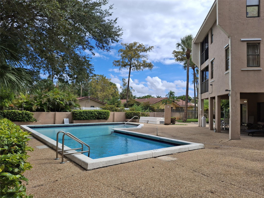 8763 Shadow Wood Boulevard - Photo 16