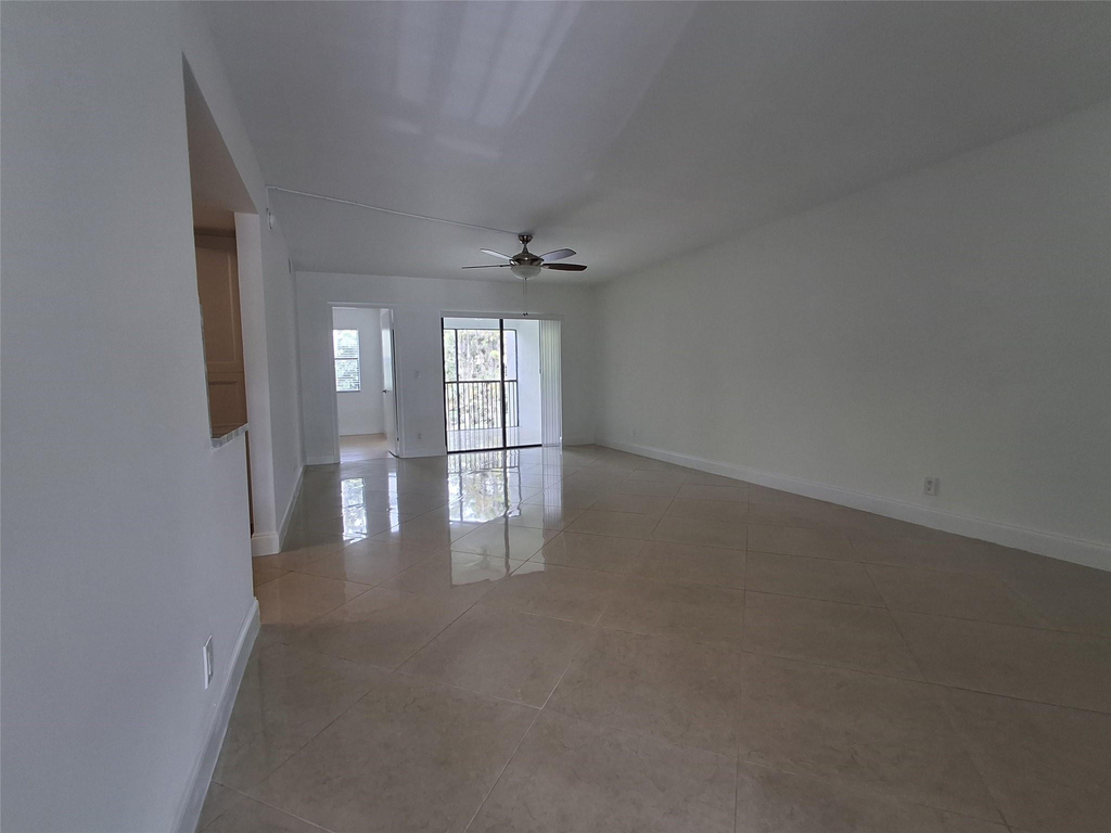 8763 Shadow Wood Boulevard - Photo 6