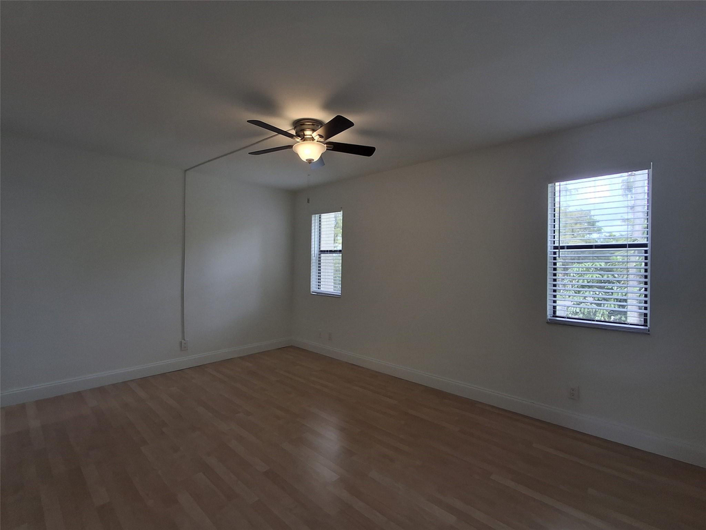 8763 Shadow Wood Boulevard - Photo 7