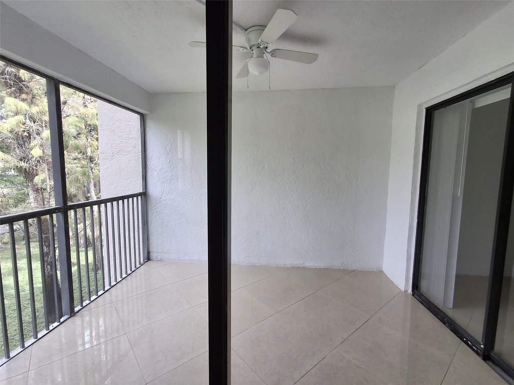 8763 Shadow Wood Boulevard - Photo 14