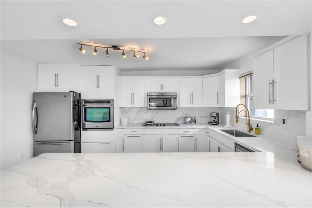 2750 Ne 183rd Street - Photo 6