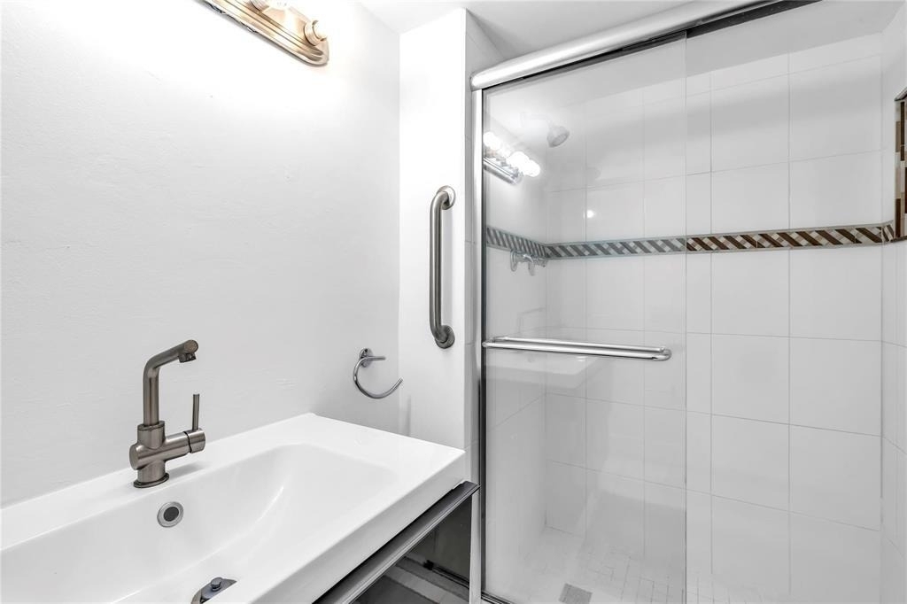 2750 Ne 183rd Street - Photo 21