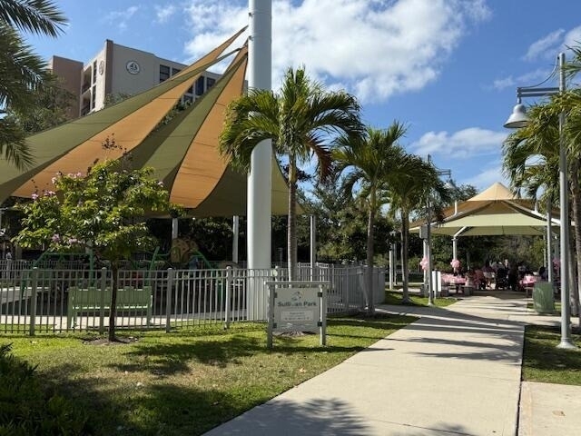 1319 E Hillsboro Boulevard - Photo 33