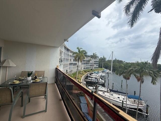 1319 E Hillsboro Boulevard - Photo 1