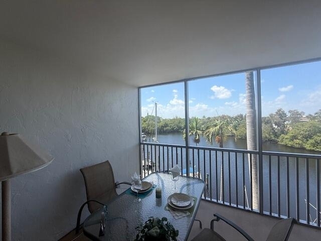 1319 E Hillsboro Boulevard - Photo 37