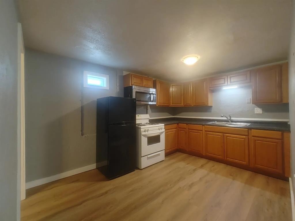 1013 Elm Avenue - Photo 2