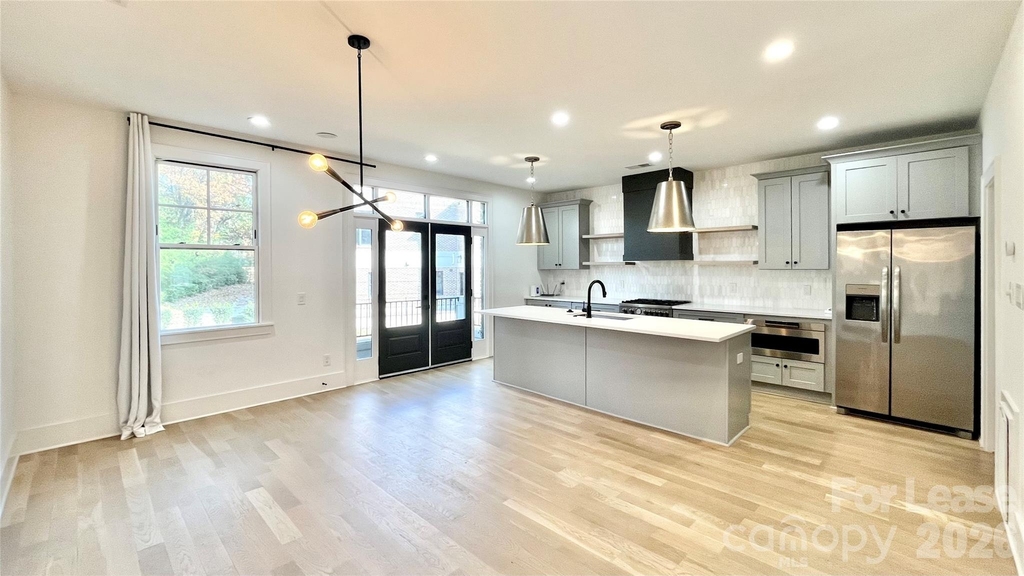 610 West Boulevard - Photo 2