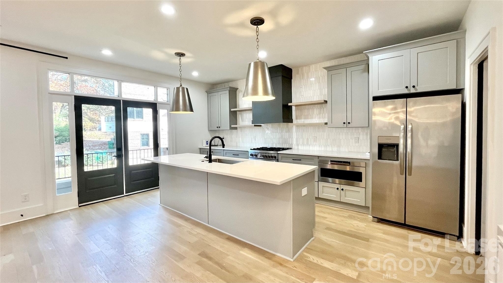 610 West Boulevard - Photo 1