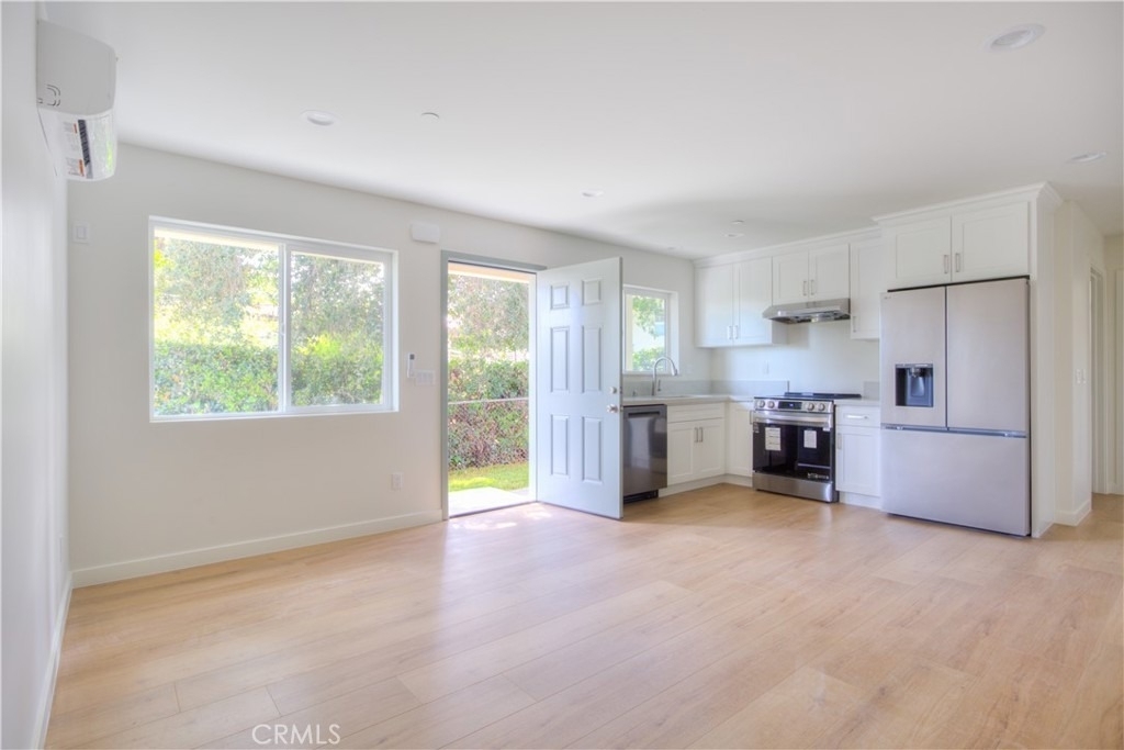 1806 8th St - Photo 3