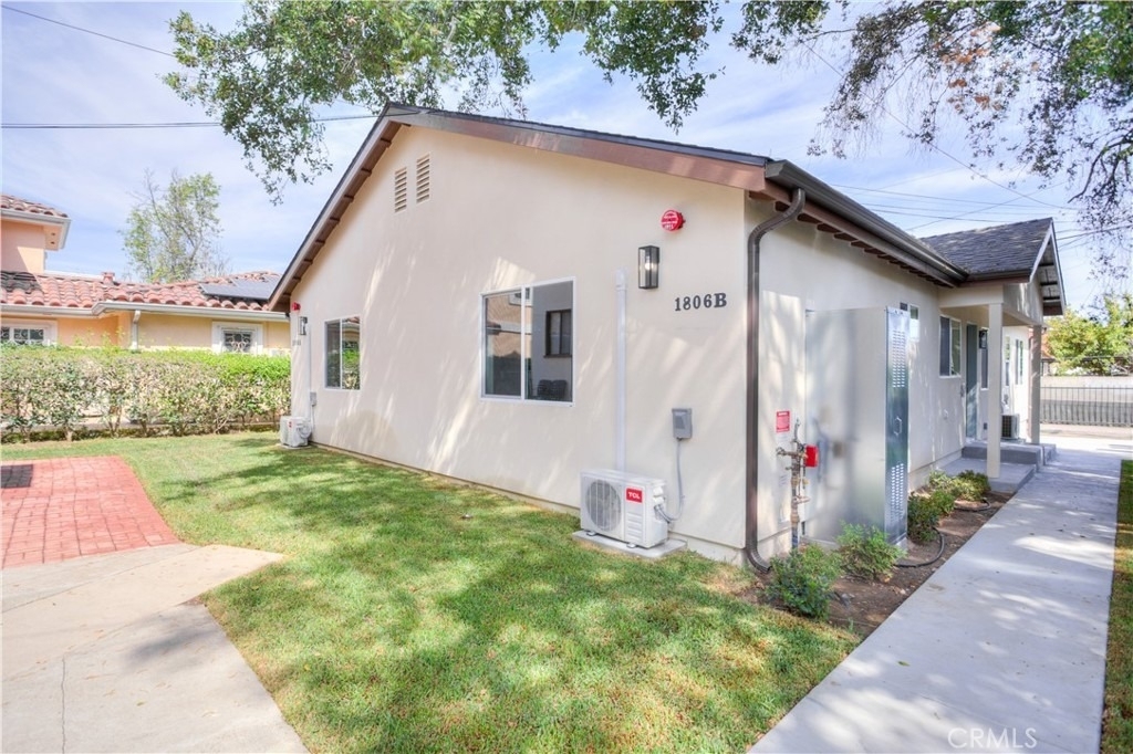 1806 8th St - Photo 1