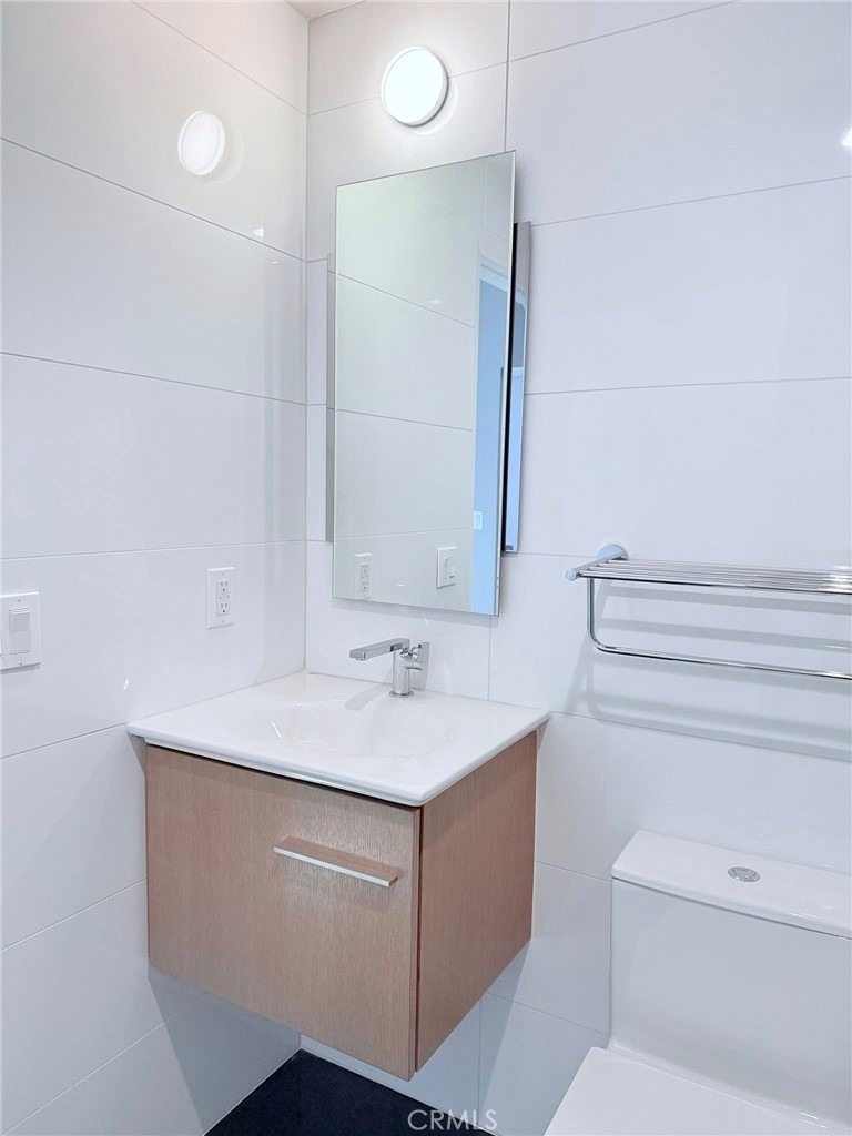 1729 S Barrington - Photo 15