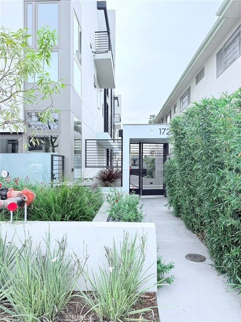 1729 S Barrington - Photo 1