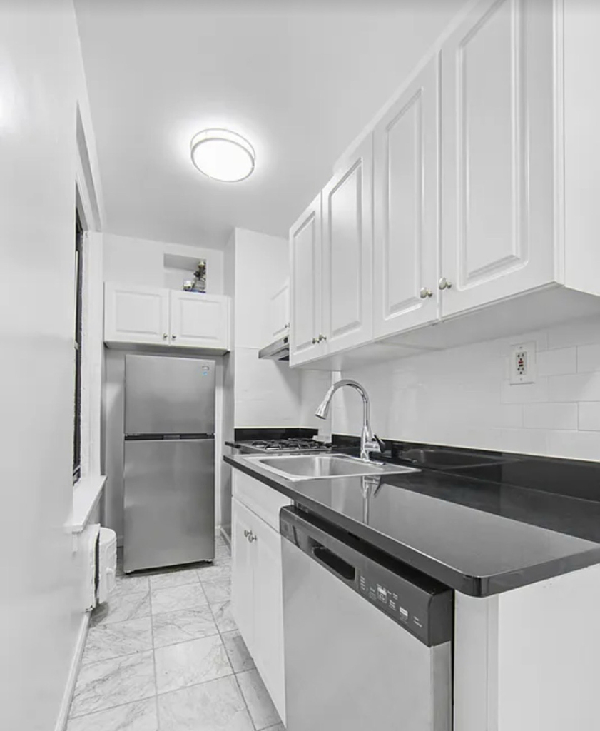 140 West 55th Street - Photo 1