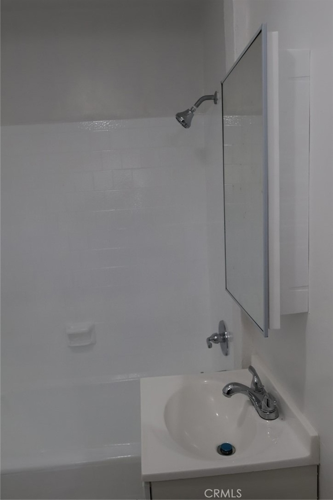 1229 E 59th - Photo 12