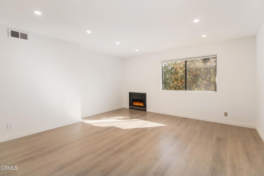 1169 Rosedale Avenue - Photo 2