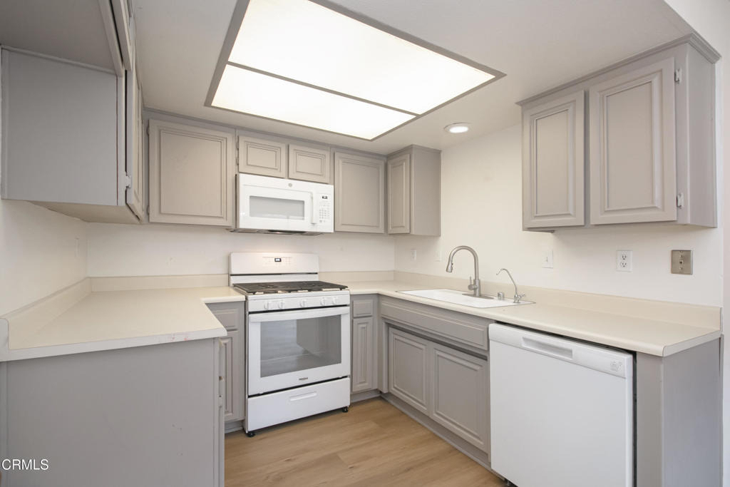 1169 Rosedale Avenue - Photo 3