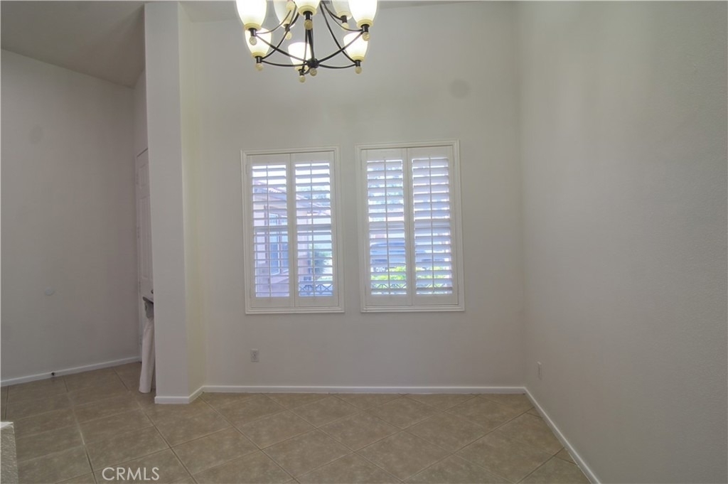 28422 Belleterre Avenue - Photo 2
