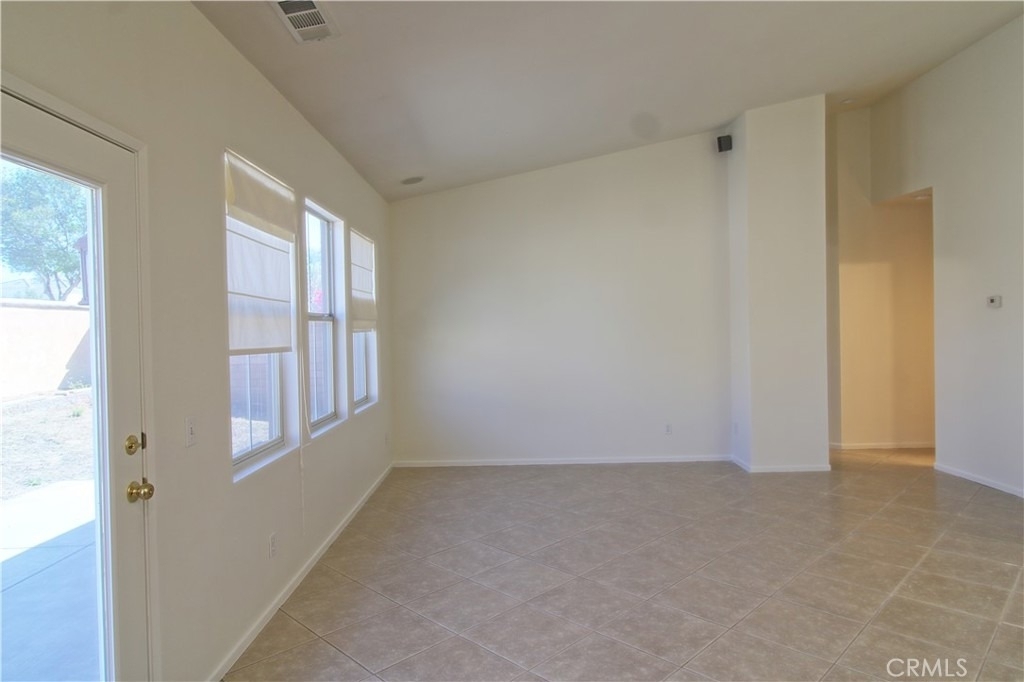 28422 Belleterre Avenue - Photo 7