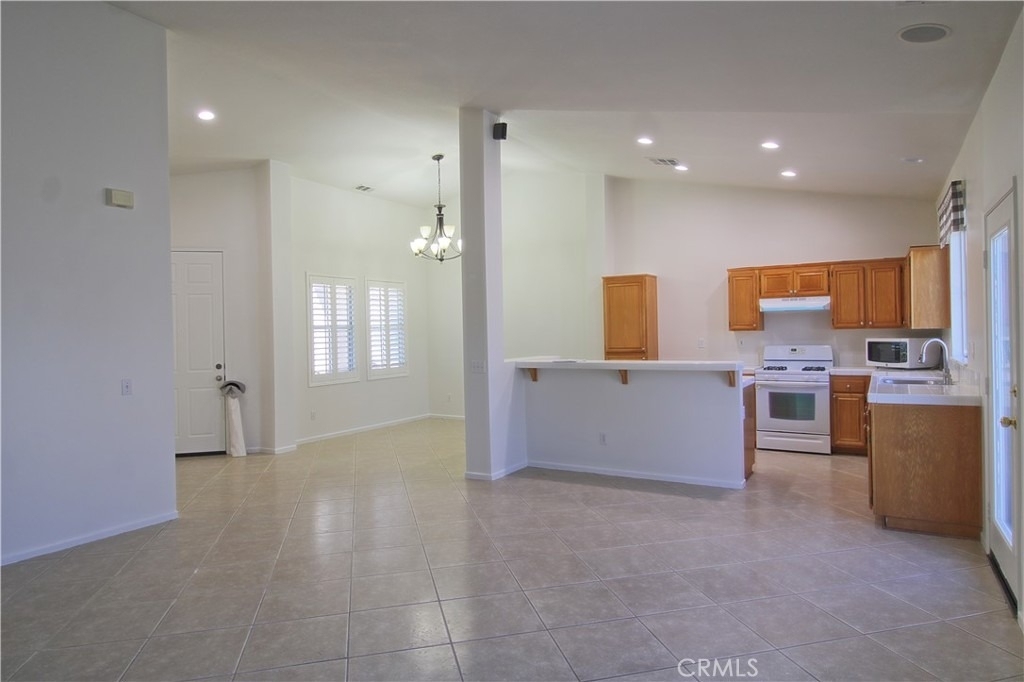 28422 Belleterre Avenue - Photo 3