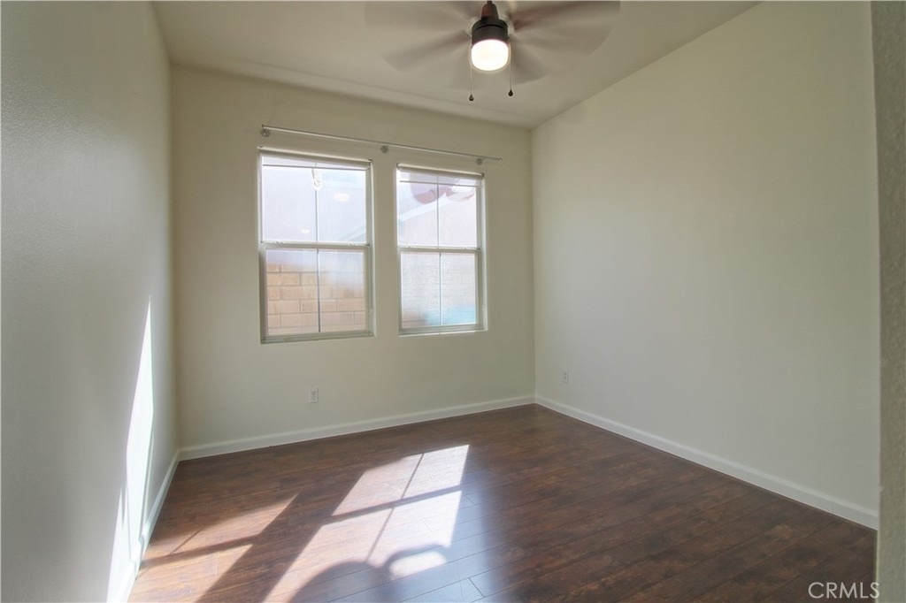 28422 Belleterre Avenue - Photo 12